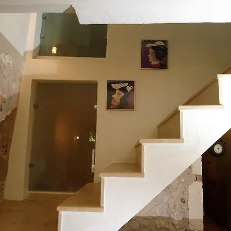 The Grotta's House העיירה רתימנו