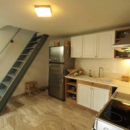 The Grotta's House העיירה רתימנו